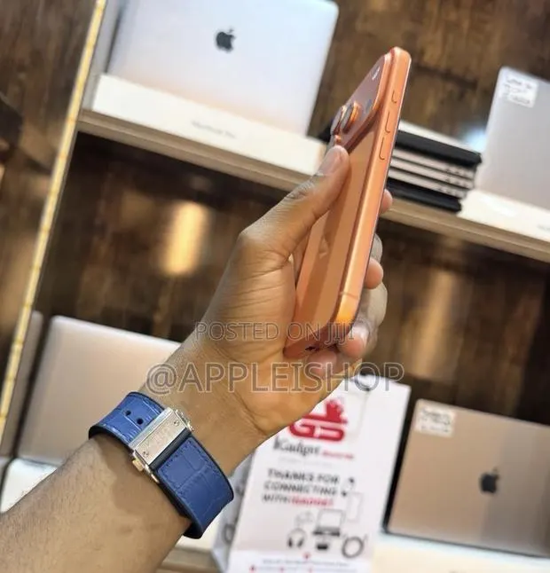 Apple iPhone 17 Pro Max 512 GB Orange · Photo 1