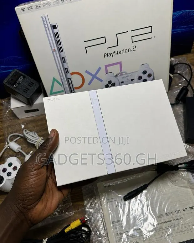 Sony PlayStation 2 Slim (White) · Photo 1