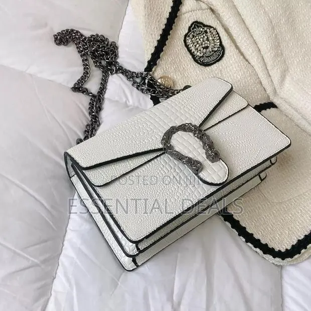 Classy Girlies Hand Bag · Photo 1