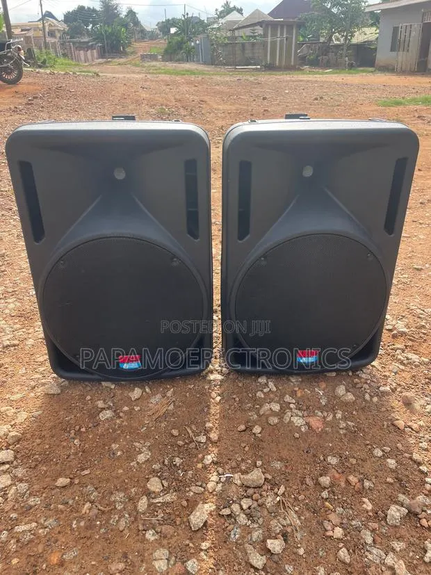 DB Technologies BASIC 400 Aktivbox, 12'' / 1'', 225W + 50W, 90°x60°, · Photo 1
