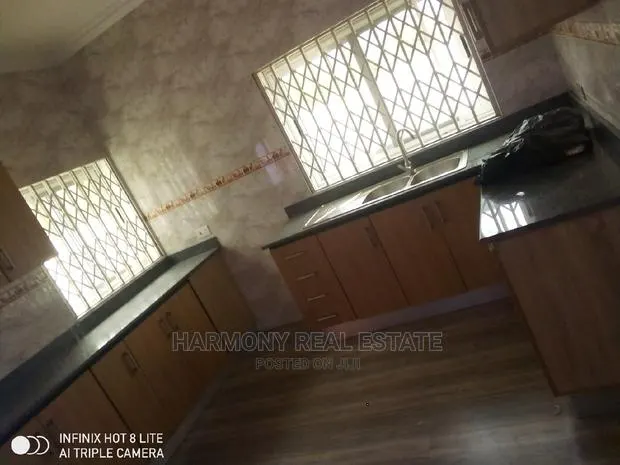 6bdrm House in Dzorwulu for sale · Photo 1