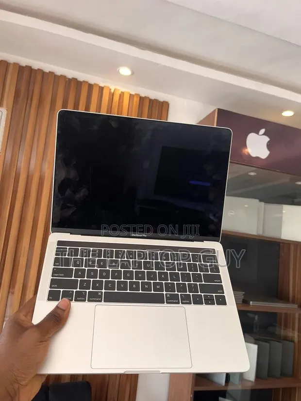Laptop Apple MacBook Pro 2019 8GB Intel Core i5 SSD 256GB · Photo 1