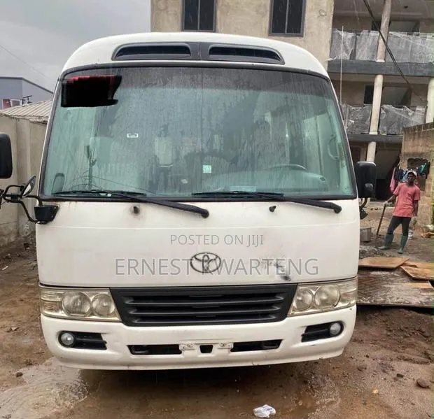 Toyota Coaster 2010 White · Photo 1