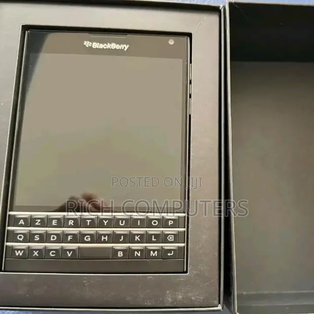 New BlackBerry Passport 32 GB Black · Photo 1