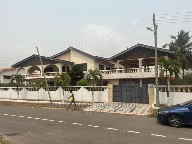 8bdrm Mansion in Tema Metropolitan for sale · Photo 1