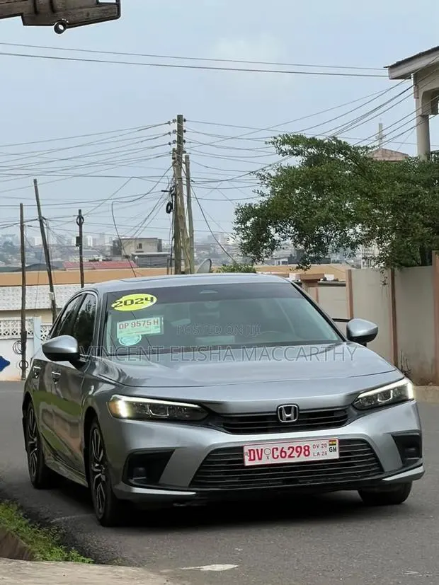 Honda Civic 2024 Silver · Photo 1