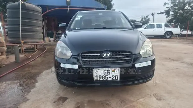 Hyundai Accent GLS Automatic 2012 Black · Photo 1