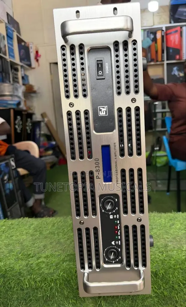 Electro-Voice (Ev) P-8300 Professional Power Amplifier · Photo 1