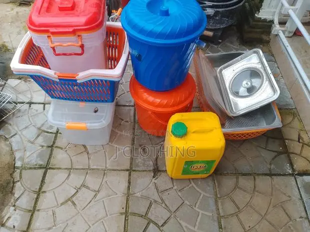 Plastic Rubbers and Basket · Photo 1