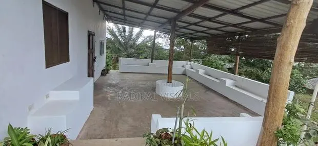 Aburi Roadside Property for Rent · Photo 1