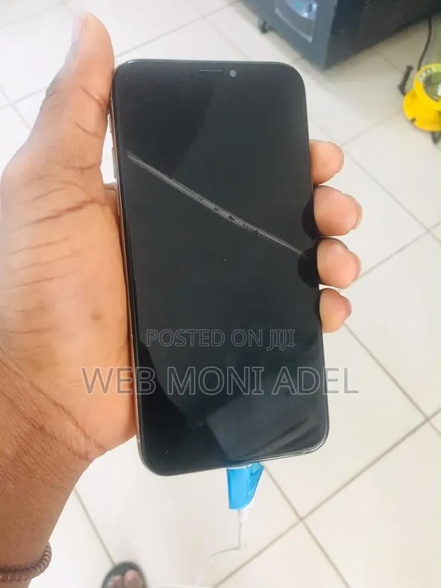 Apple iPhone X 64 GB White · Photo 1