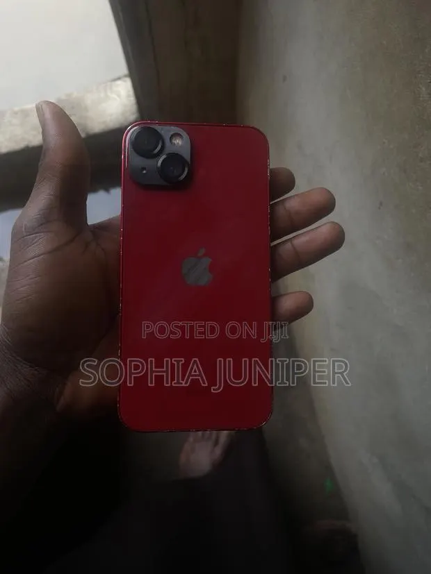 Apple iPhone 13 128 GB Red · Photo 1