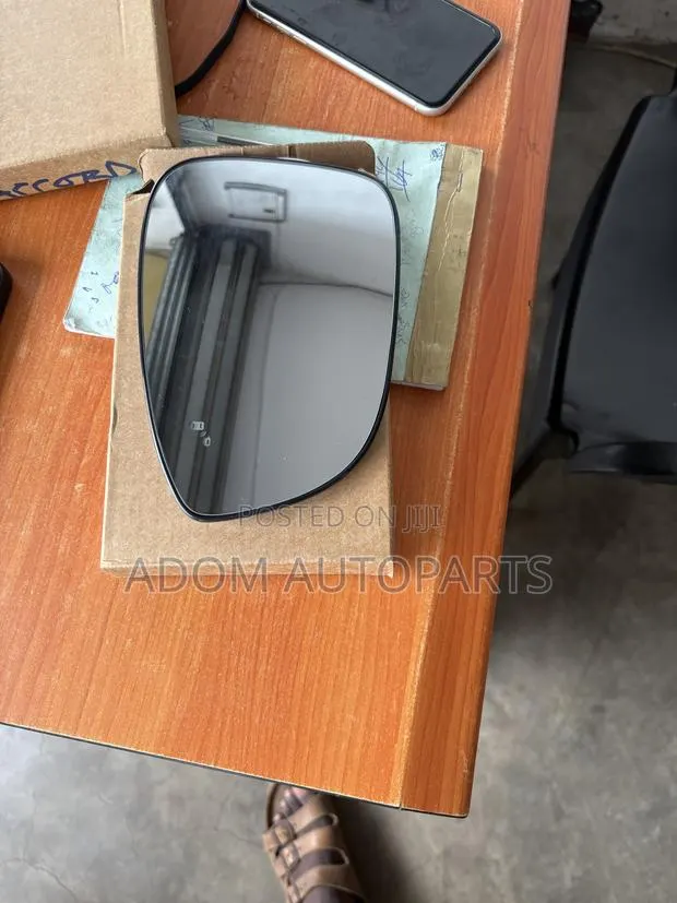 Honda CRV Mirror Glass 2023 2024 2025 2026 · Photo 1