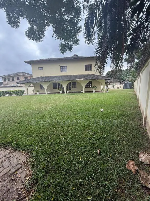 6bdrm House in Tesano Club, Abeka for sale