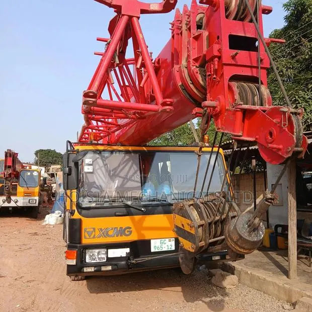 25 Ton Crane for Hiring · Photo 1