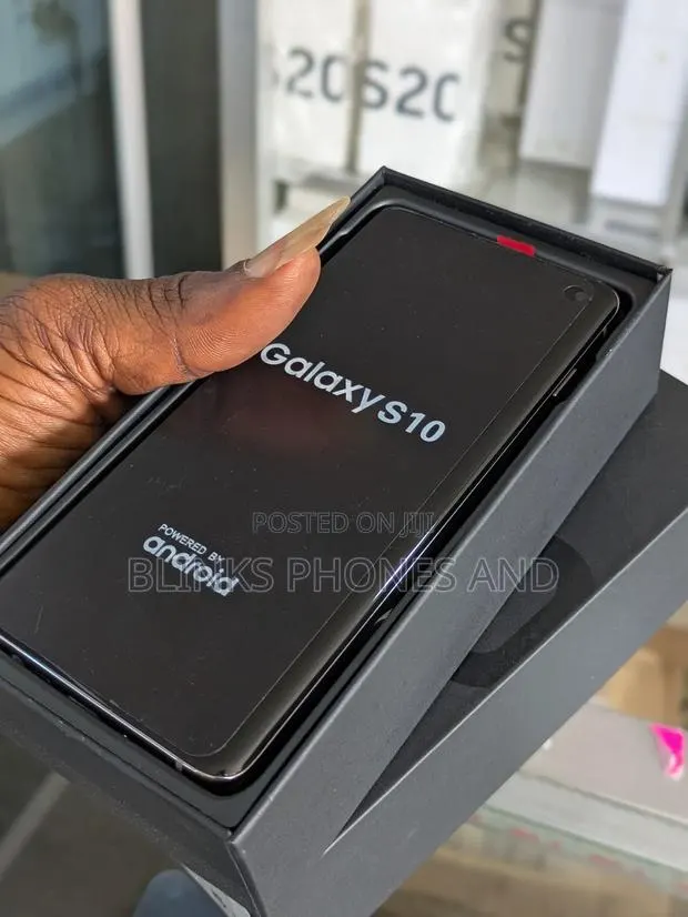 New Samsung Galaxy S10 128 GB Black · Photo 1