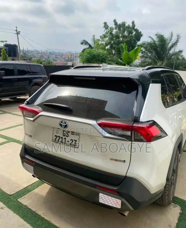 Toyota Rav4 for Rent · Photo 1