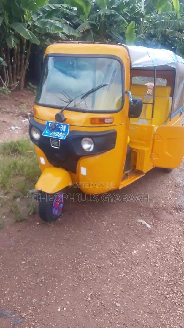 Bajaj RE 2025 Yellow · Photo 1