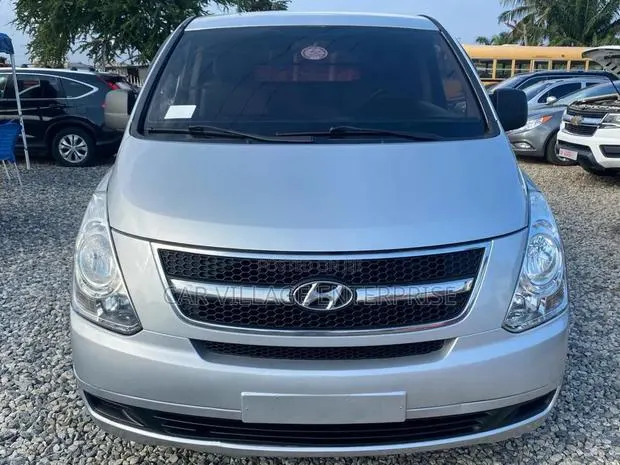 Hyundai H1 2010 Silver · Photo 1