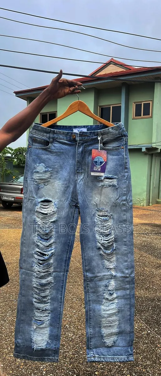 Ripped Jeans · Photo 1