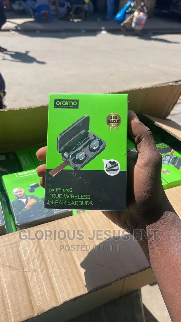 Ear Buds With Power Bank · Photo 1