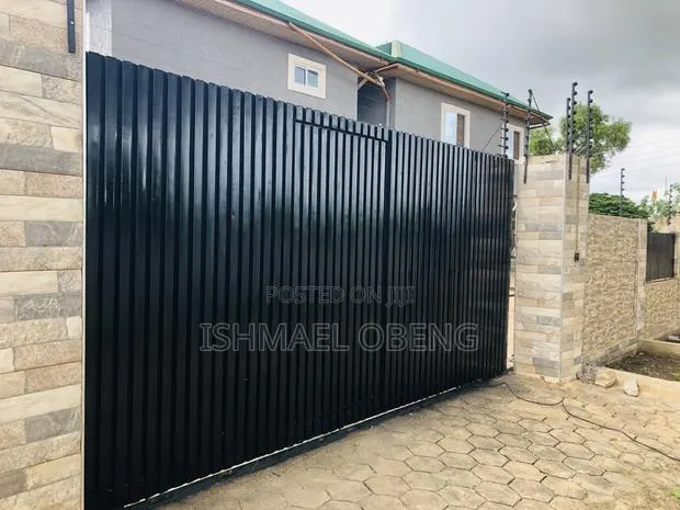 Metal Fence Gate · Photo 1