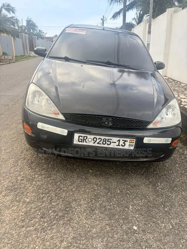 Ford Focus 1.6 Station Wagon 2005 Black · Photo 1