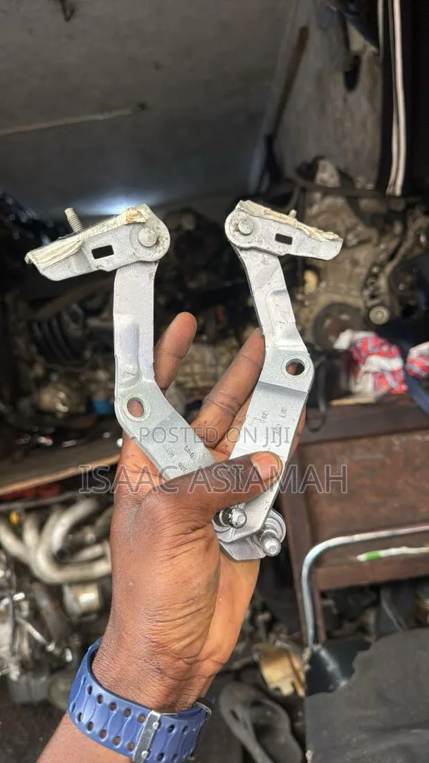 Honda CRV 2023,2024,2025 Boot Hinges / Inches · Photo 1