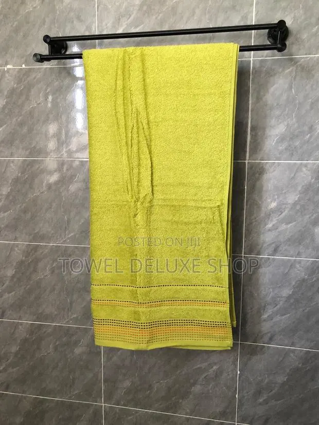 Olive Yellow Color Bath Towel · Photo 1