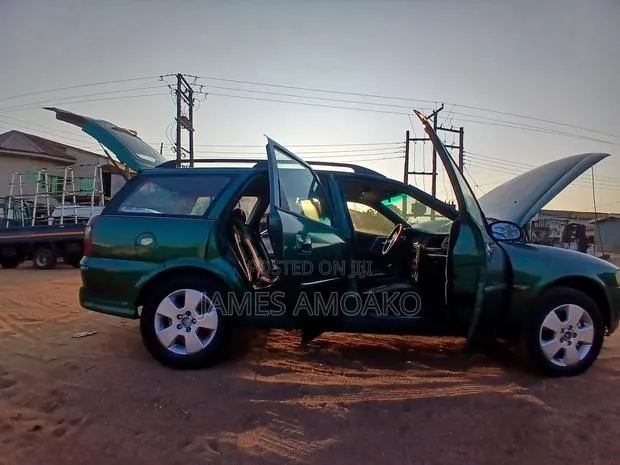 Opel Astra 2002 Green · Photo 1