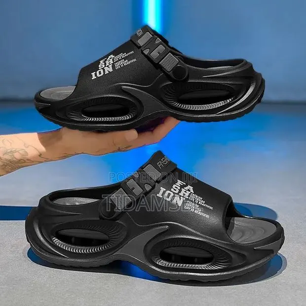 Unisex Crocs · Photo 1
