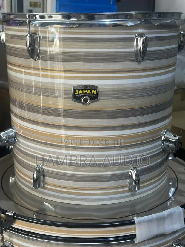 Yamaha Drum Set · Photo 3