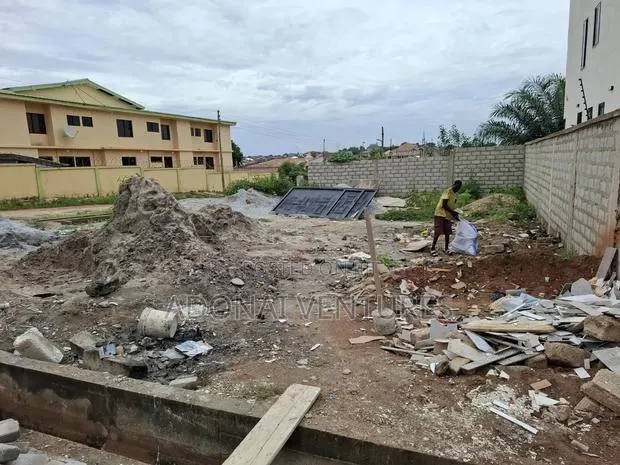 Half Plot of Land for Sale in Atasomanso · Photo 1