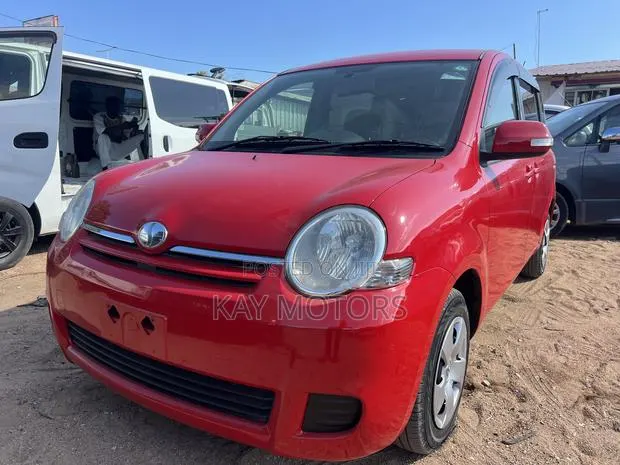 Toyota Sienta 1.5 AWD 2011 Red · Photo 1