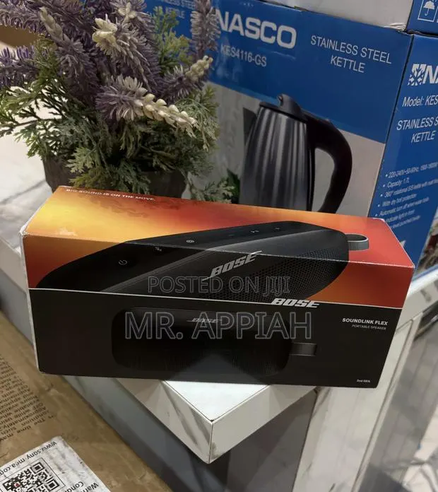 Classic Bose Soundlink Flex Waterproof Bluetooth Speaker(2nd Gen) · Photo 1