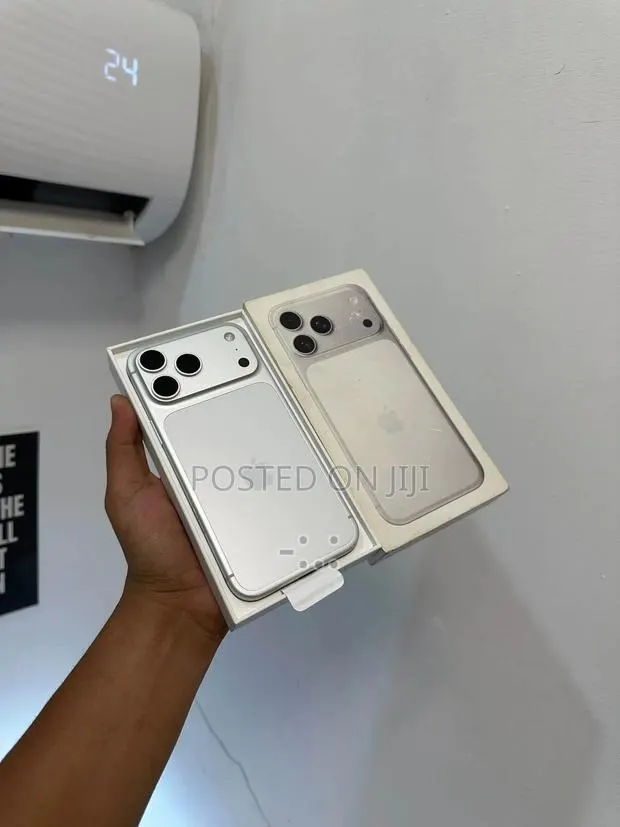 Apple iPhone 17 Pro Max 512 GB Silver · Photo 1