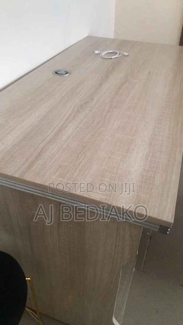 Office Table · Photo 1