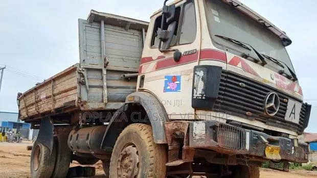 Benz Tipper Single Axle V8 4x4 · Photo 1