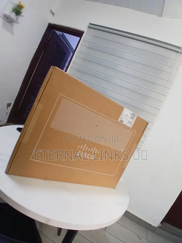 Cisco C1300 24 Poe Switch · Photo 1