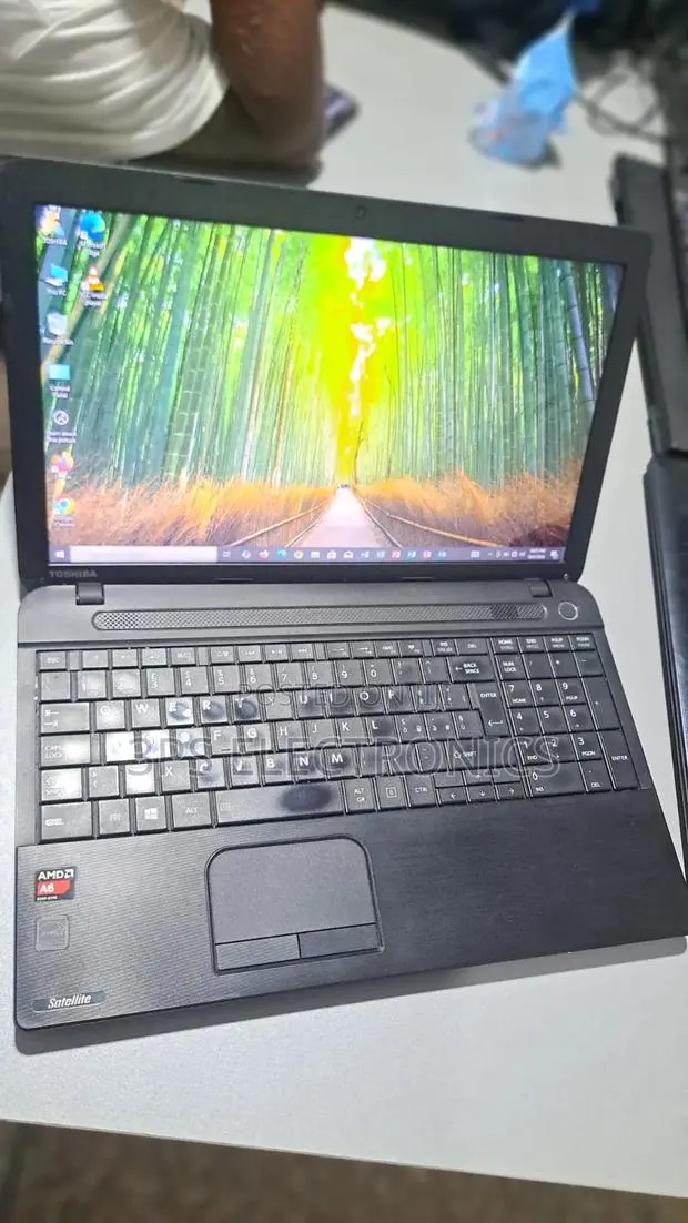 Laptop Toshiba C50 8GB AMD A6 HDD 500GB · Photo 1