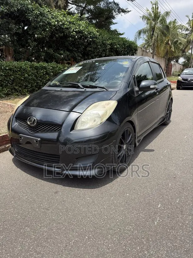 Toyota Vitz 2010 Black · Photo 1