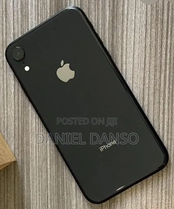 Apple iPhone XR 128 GB Black · Photo 1