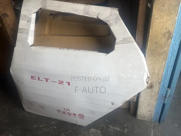 Hyundai Elantra 2021,2022,2023,2024 Doors · Photo 1