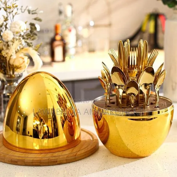 Striking and Elegant Cutlery Set · Photo 1