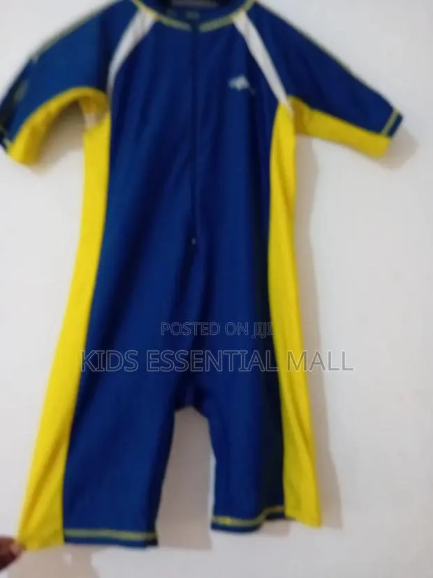 Short Sleeve Swimmer for Boys and Girls · Photo 1