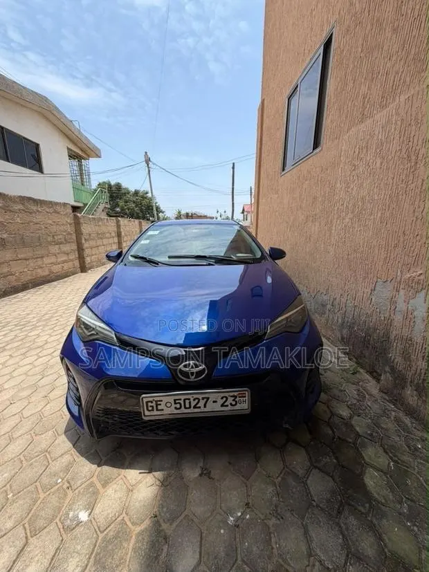 Toyota Corolla LE Premium 4dr Sedan (1.8L 4cyl CVT) 2016 Black · Photo 1