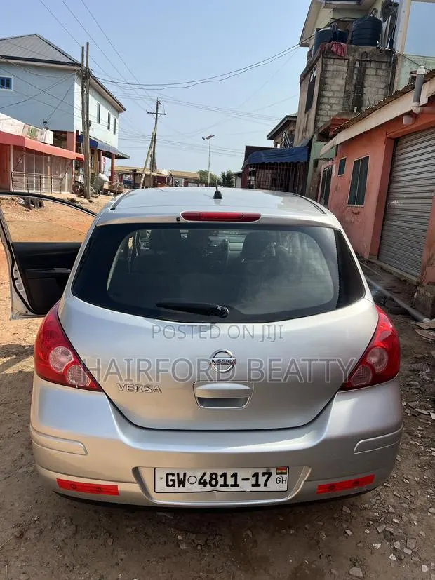 Nissan Versa 1.6 S Sedan 2012 Silver · Photo 1