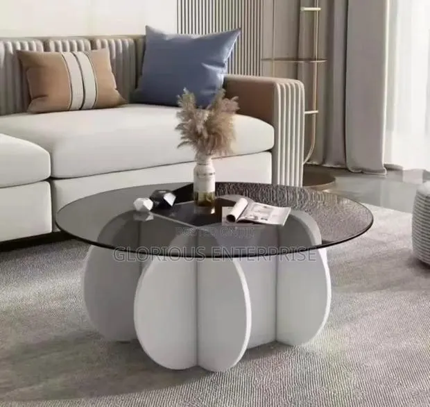 Round White Center Table · Photo 1