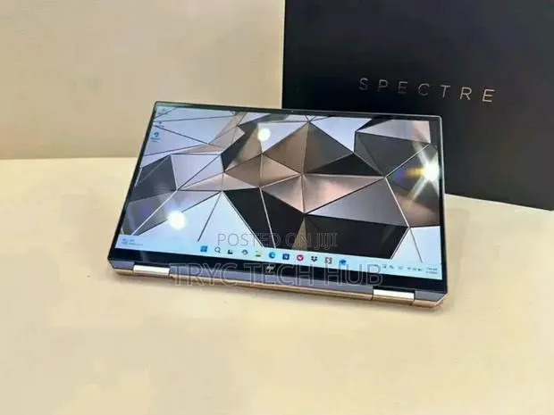 New Laptop HP Spectre 16GB Intel Core i7 SSD 1T · Photo 1