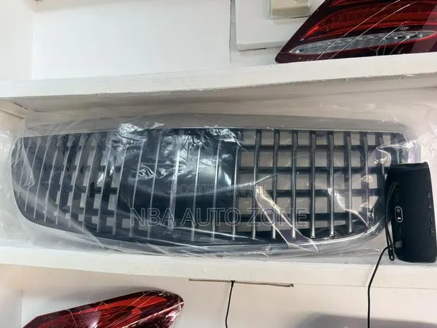 Mercedes Benz C300 2016 -2020 Maybach Grille/ Shells · Photo 1